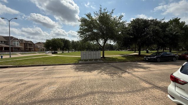 7346 Autumn Sun Drive, Houston, TX 77083