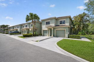 310 Crestwood Circle 208, Royal Palm Beach, FL 33411