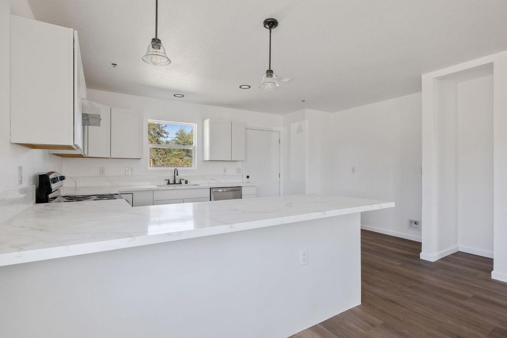 Image 10 of property listing at 1950 Van Horn Street, Selma, CA 93662
