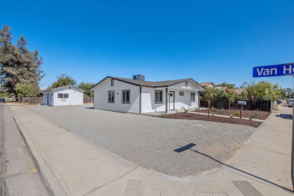Image 2 of property listing at 1950 Van Horn Street, Selma, CA 93662