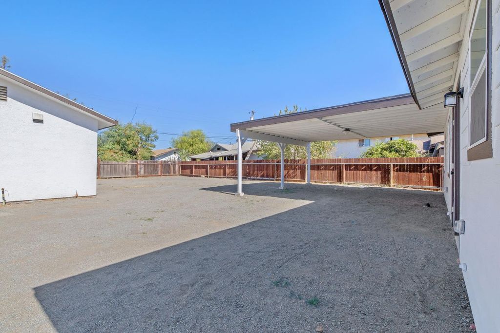 Image 21 of property listing at 1950 Van Horn Street, Selma, CA 93662