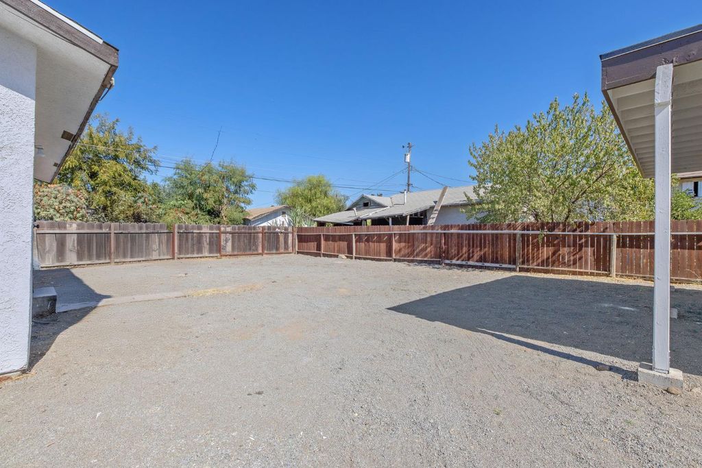 Image 24 of property listing at 1950 Van Horn Street, Selma, CA 93662