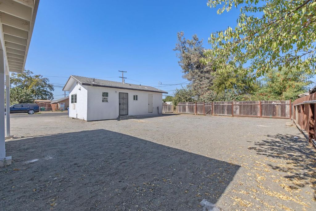Image 26 of property listing at 1950 Van Horn Street, Selma, CA 93662