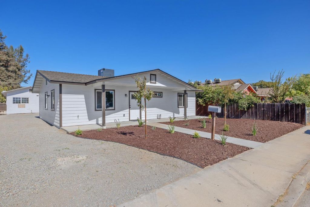 Image 3 of property listing at 1950 Van Horn Street, Selma, CA 93662