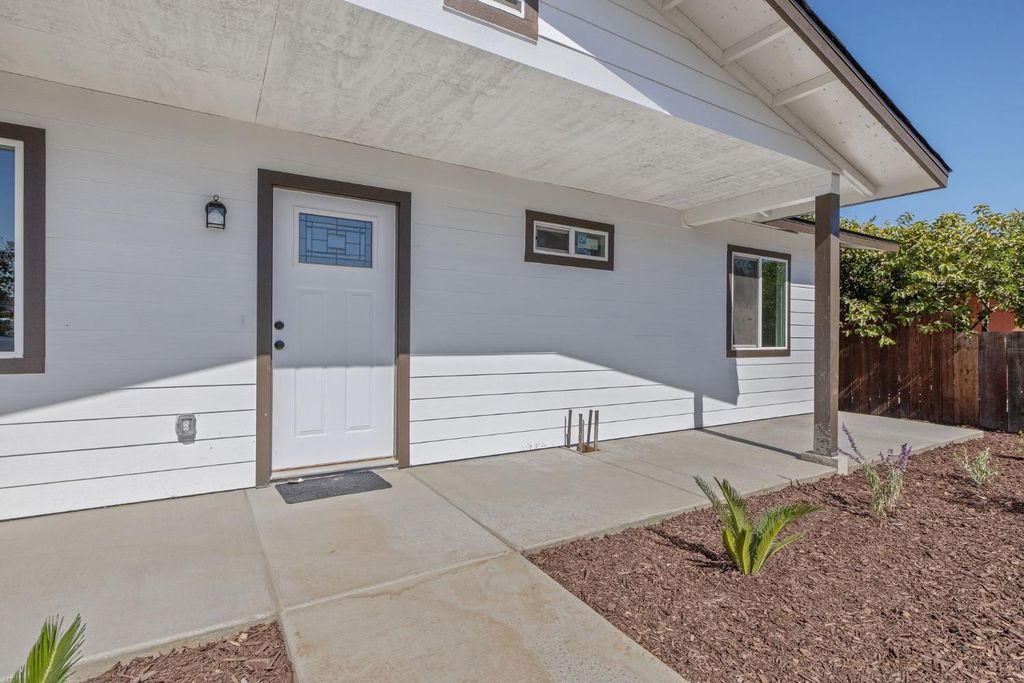 Image 5 of property listing at 1950 Van Horn Street, Selma, CA 93662