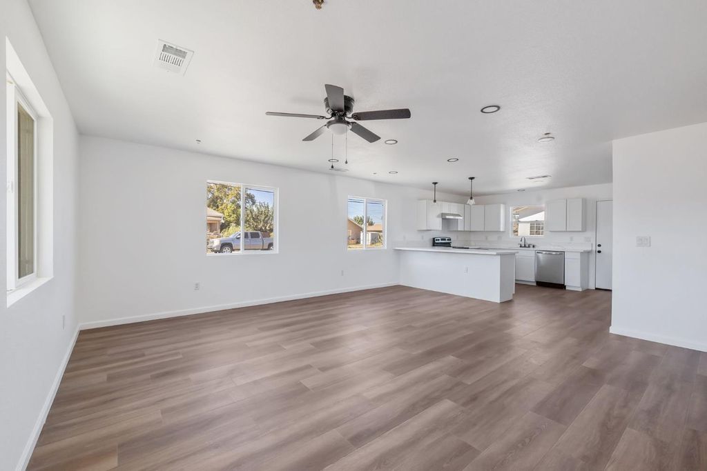 Image 6 of property listing at 1950 Van Horn Street, Selma, CA 93662