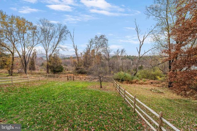 100 PINELAND RD, Birdsboro, PA 19508