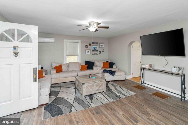 100 PINELAND RD, Birdsboro, PA 19508