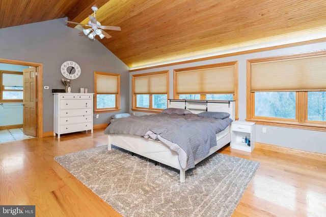 100 PINELAND RD, Birdsboro, PA 19508