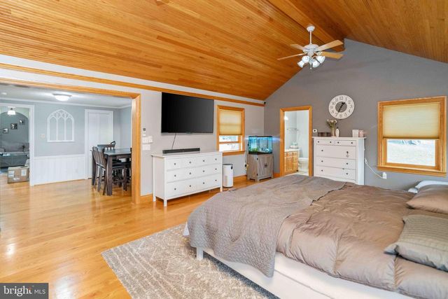 100 PINELAND RD, Birdsboro, PA 19508