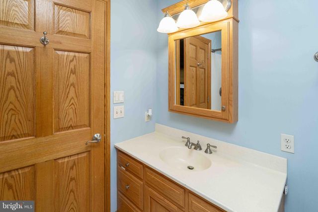 100 PINELAND RD, Birdsboro, PA 19508