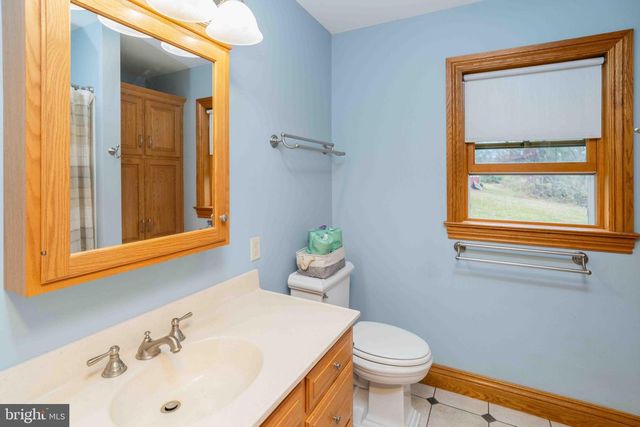 100 PINELAND RD, Birdsboro, PA 19508