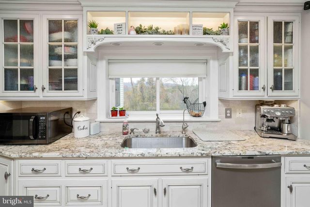 100 PINELAND RD, Birdsboro, PA 19508