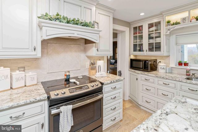 100 PINELAND RD, Birdsboro, PA 19508