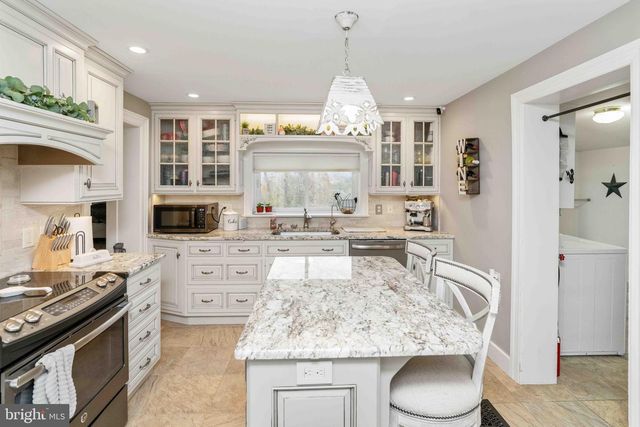 100 PINELAND RD, Birdsboro, PA 19508