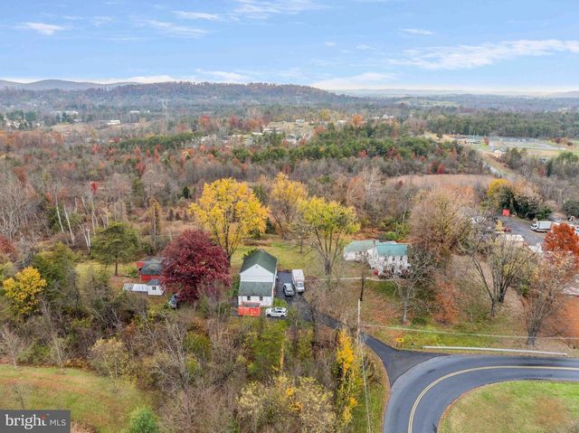 100 PINELAND RD, Birdsboro, PA 19508