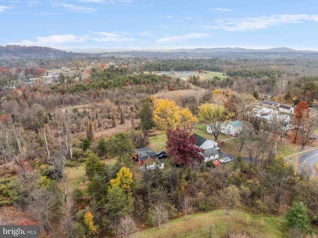 100 PINELAND RD, Birdsboro, PA 19508