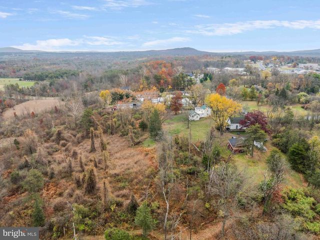 100 PINELAND RD, Birdsboro, PA 19508