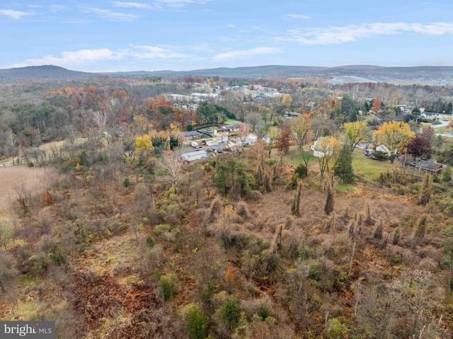 100 PINELAND RD, Birdsboro, PA 19508