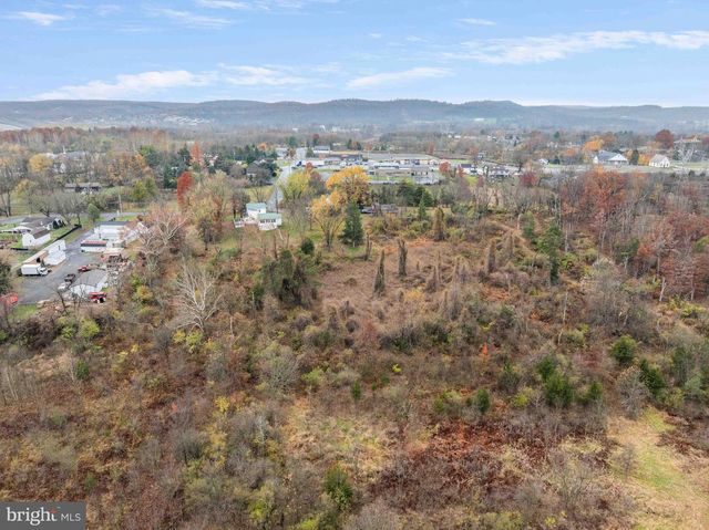 100 PINELAND RD, Birdsboro, PA 19508