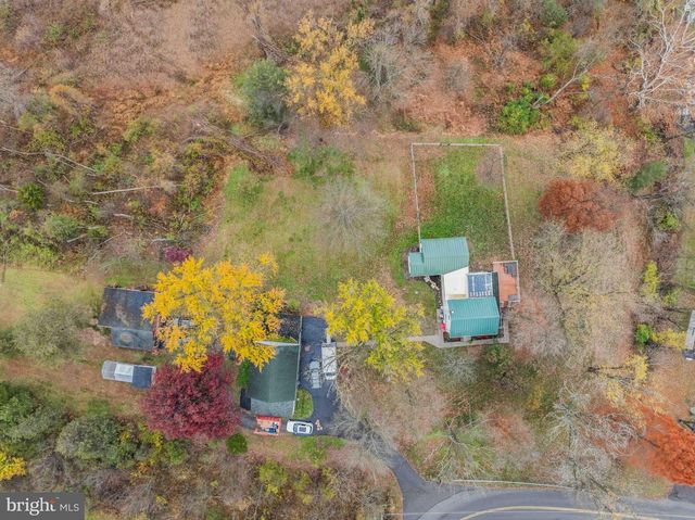 100 PINELAND RD, Birdsboro, PA 19508