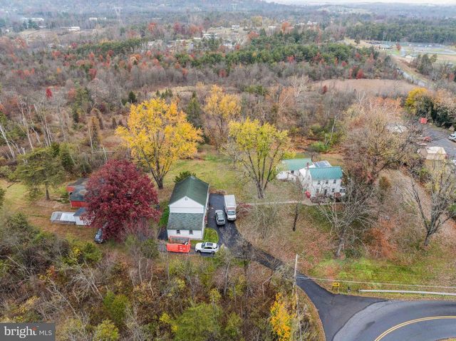 100 PINELAND RD, Birdsboro, PA 19508