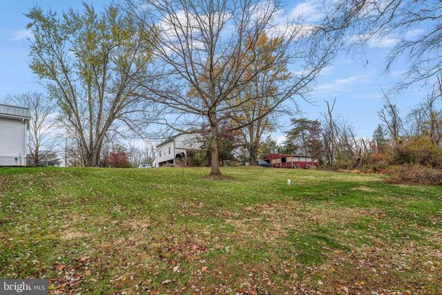 100 PINELAND RD, Birdsboro, PA 19508