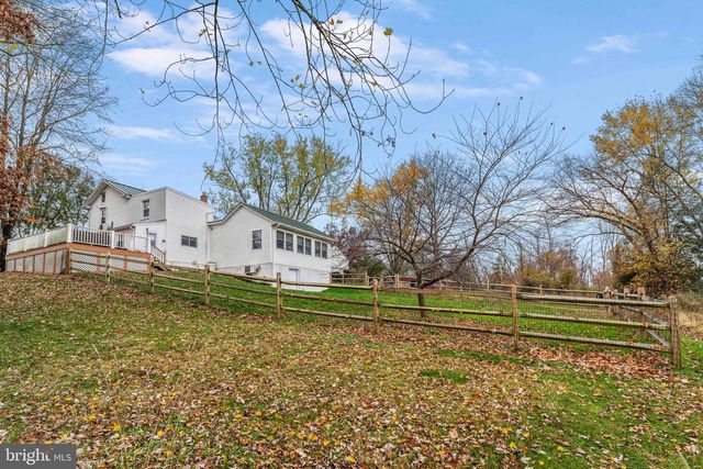 100 PINELAND RD, Birdsboro, PA 19508