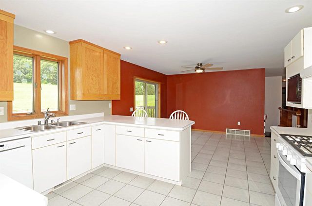 9222 Gorst Road, Mazomanie, WI 53560