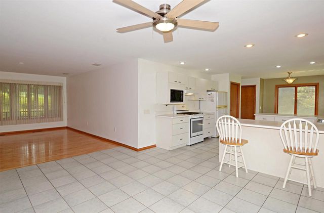 9222 Gorst Road, Mazomanie, WI 53560