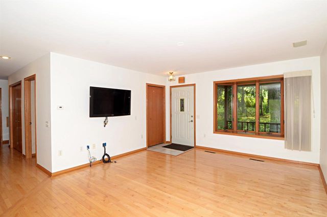 9222 Gorst Road, Mazomanie, WI 53560