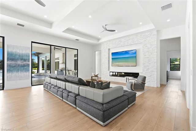 6590 Trail BLVD, Naples, FL 34108