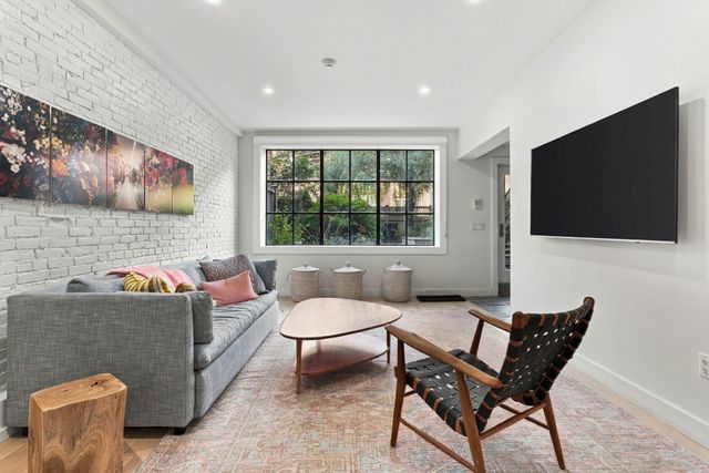 13 Wellington St, Boston, MA 02118