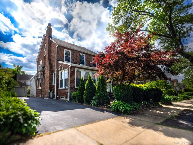 45-32 Westminster Road, Great Neck, NY 11020