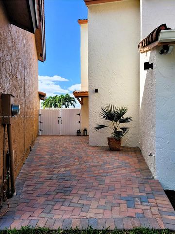 13228 SW 10th Ln, Miami, FL 33184