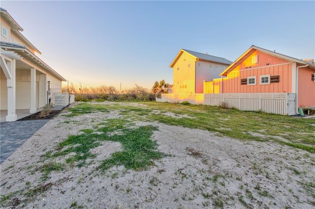 607 Center Square West, Port Aransas, TX 78373