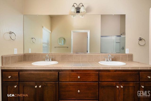 9434 Red Pine Drive, Shafter, CA 93263