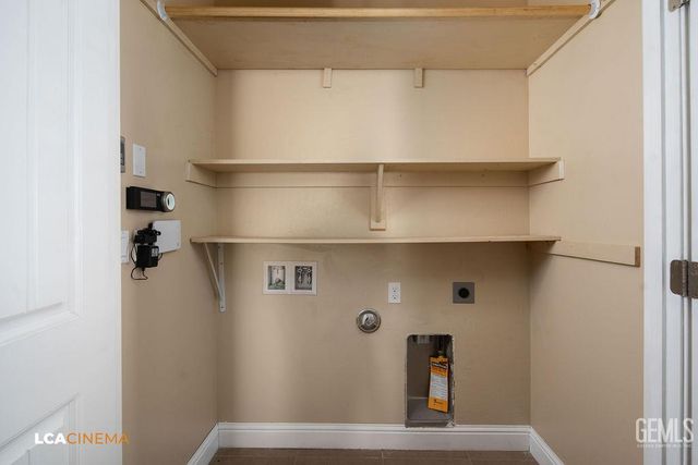 9434 Red Pine Drive, Shafter, CA 93263