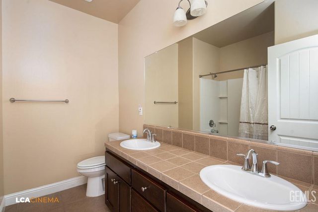 9434 Red Pine Drive, Shafter, CA 93263