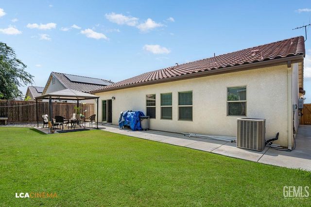 9434 Red Pine Drive, Shafter, CA 93263