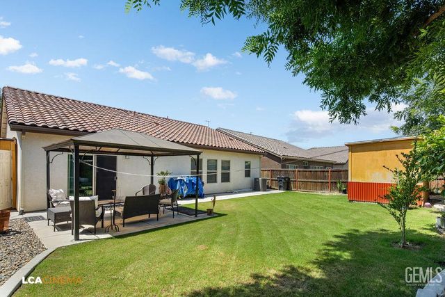 9434 Red Pine Drive, Shafter, CA 93263