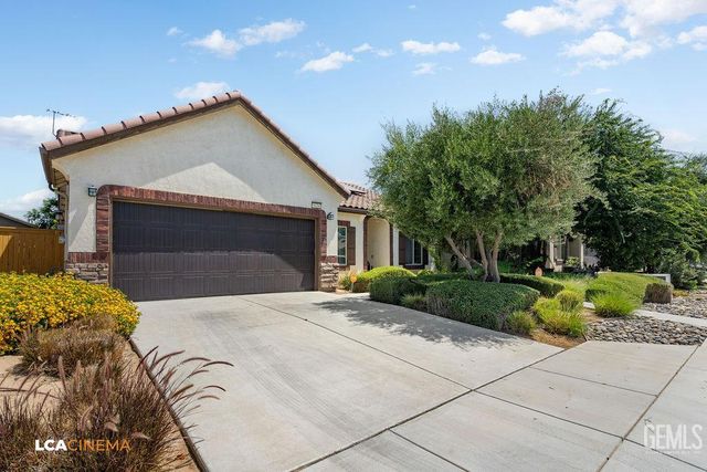 9434 Red Pine Drive, Shafter, CA 93263