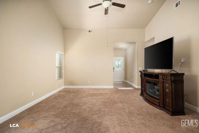 9434 Red Pine Drive, Shafter, CA 93263