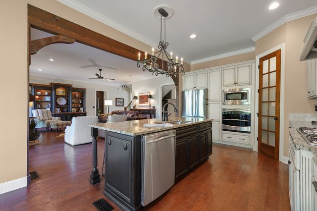 721 Springlake Dr, Franklin, TN 37064