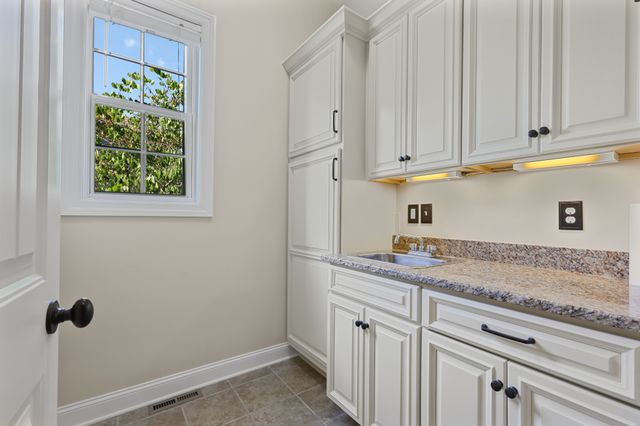 721 Springlake Dr, Franklin, TN 37064