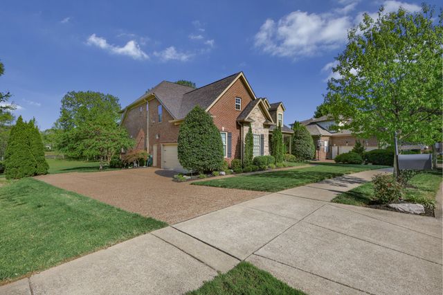 721 Springlake Dr, Franklin, TN 37064