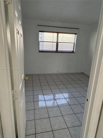 1765 Venice Ln 4E, North Miami, FL 33181