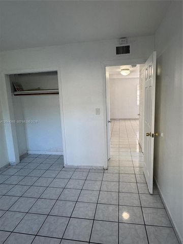 1765 Venice Ln 4E, North Miami, FL 33181