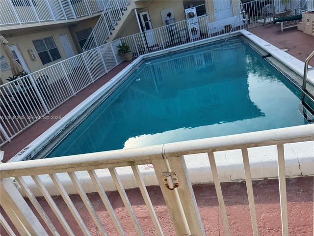1765 Venice Ln 4E, North Miami, FL 33181