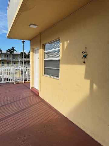 1765 Venice Ln 4E, North Miami, FL 33181